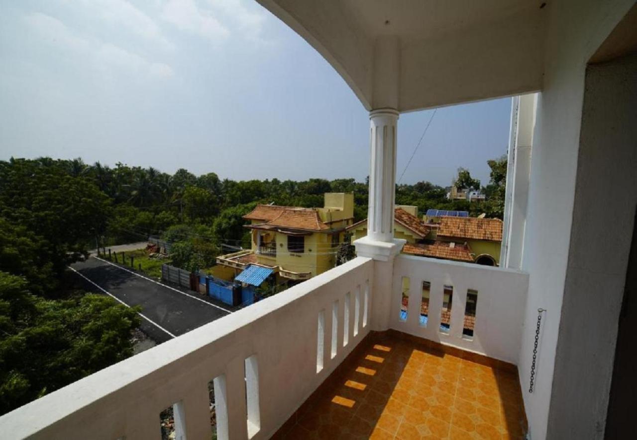 Hotel Castle Manor - Auroville Beach Пудучеррі Екстер'єр фото