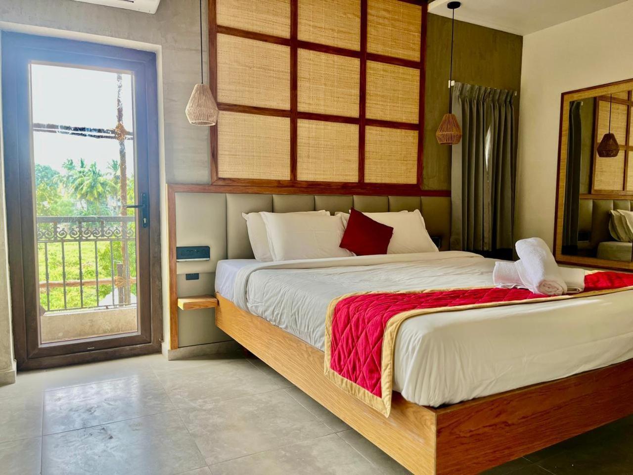 Hotel Castle Manor - Auroville Beach Пудучеррі Екстер'єр фото